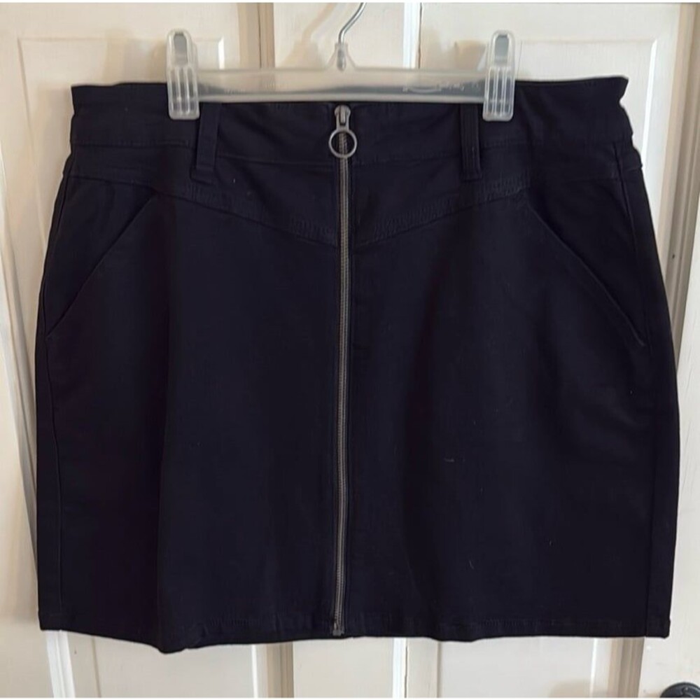 Sonoma Black Zippered mini skirt size 15 Juniors
